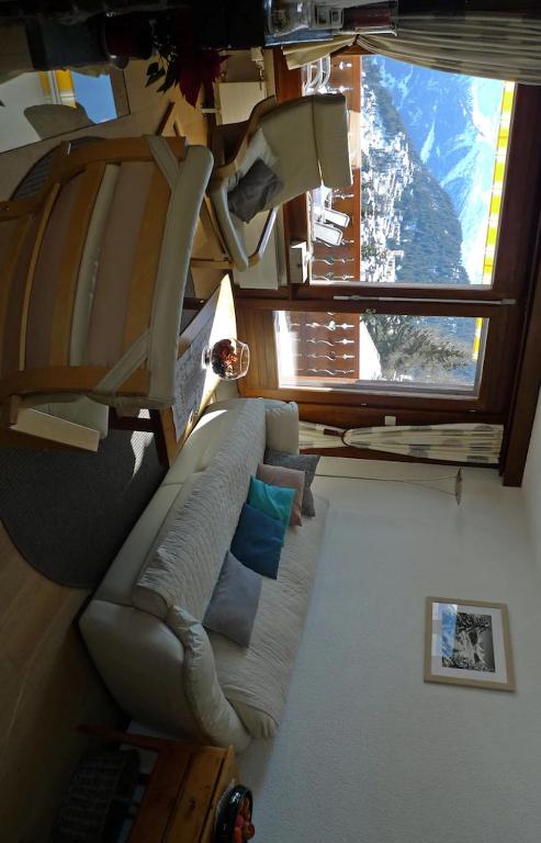 Renbrabd Penthouse Mountain room 1