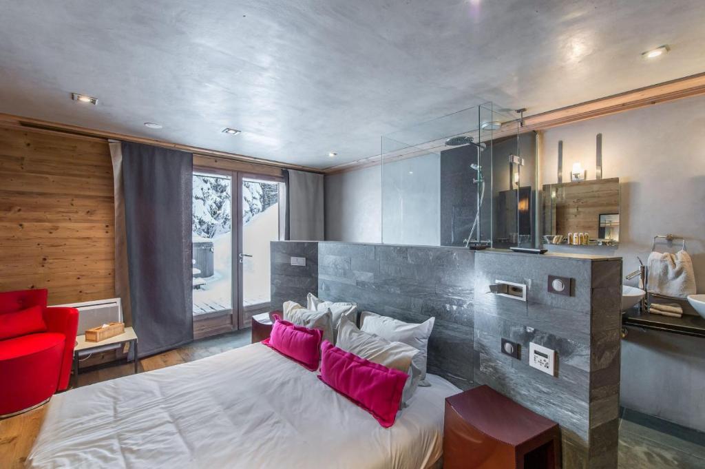 Renbrabd Penthouse Mountain room 2