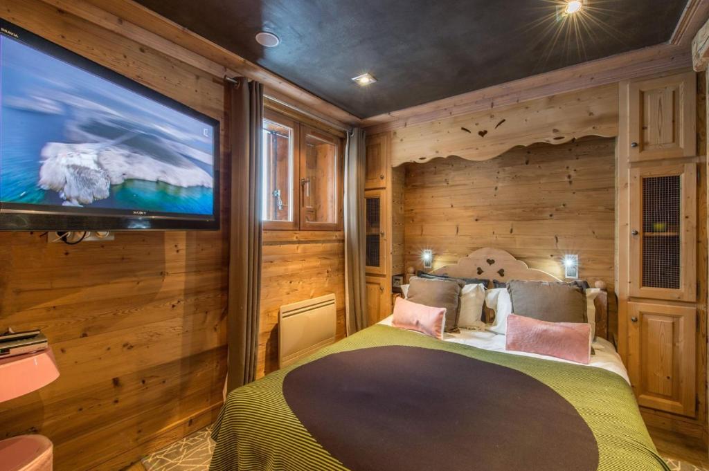 Renbrabd Penthouse Mountain room 3