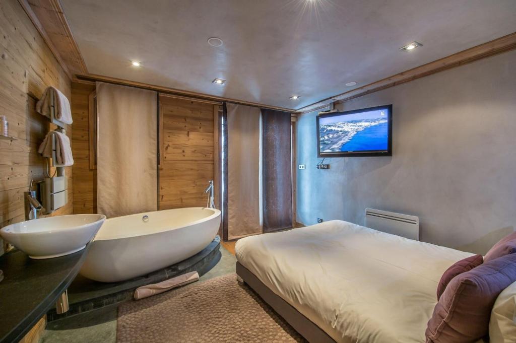 Renbrabd Penthouse Mountain room 5